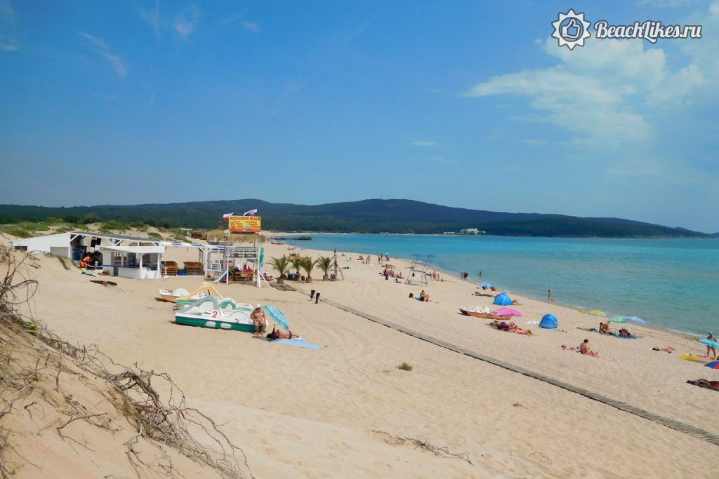 Северный пляж на черноморском курорте Приморско, Болгария