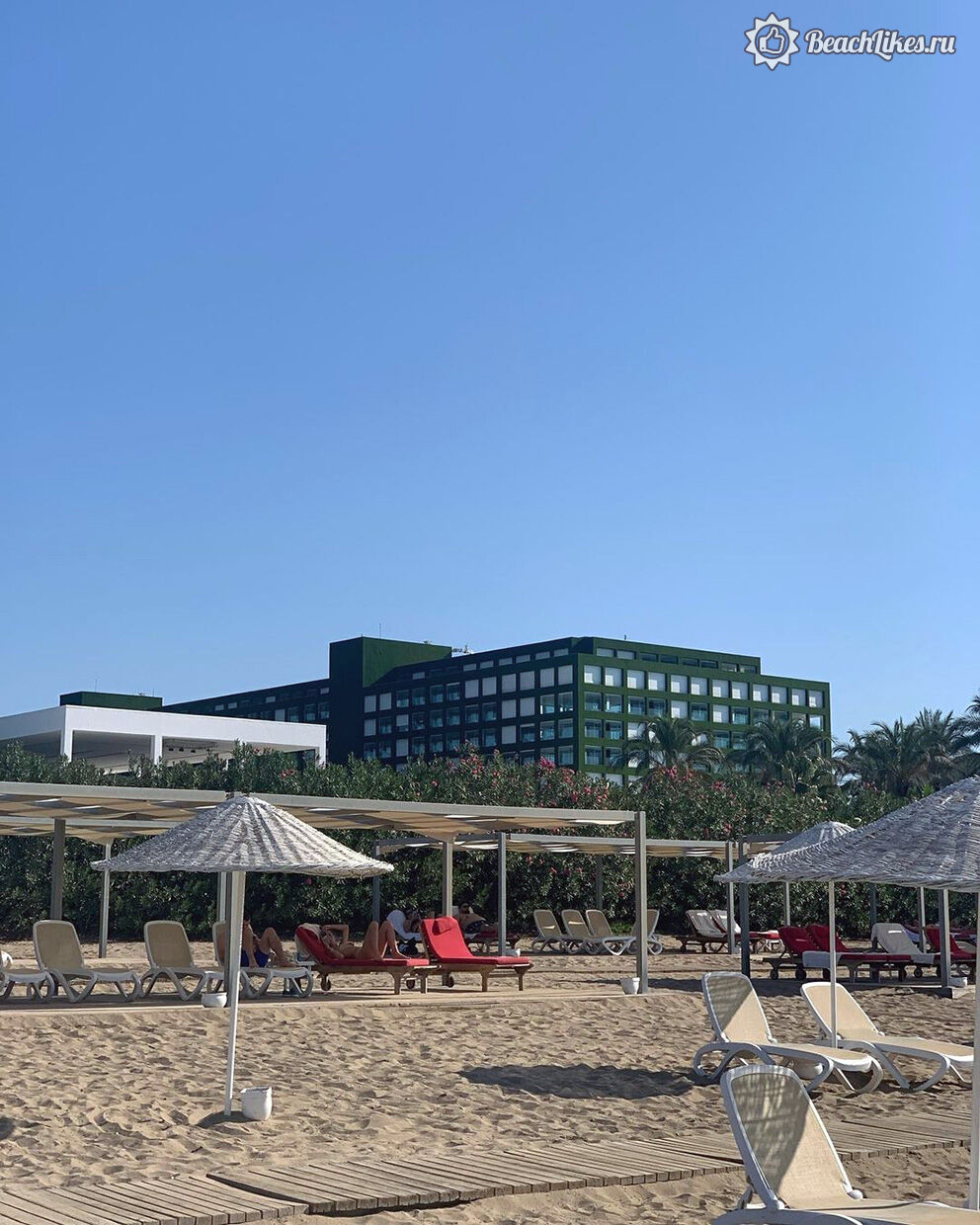 Песчаный пляж в Турции в отеле 5 звезд