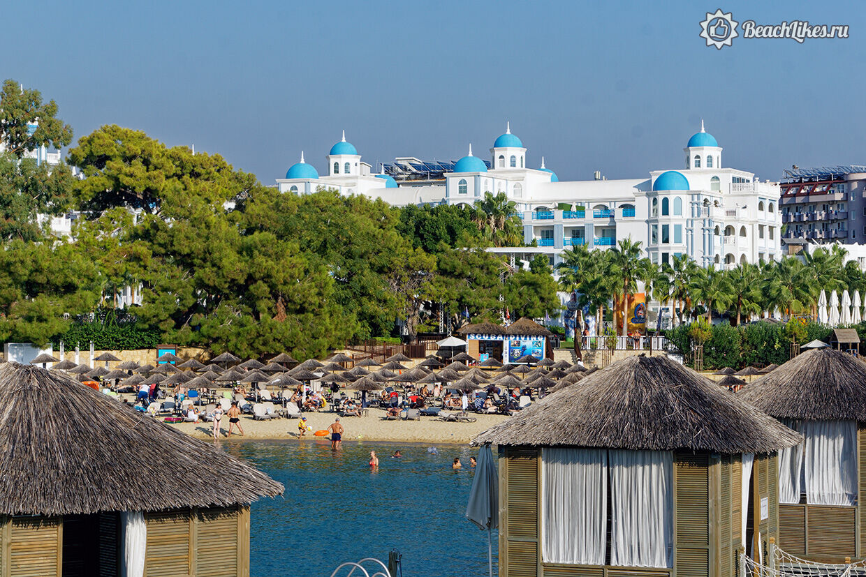 Пляж отеля Rubi Platinum Spa Resort & Suites в Алании фото