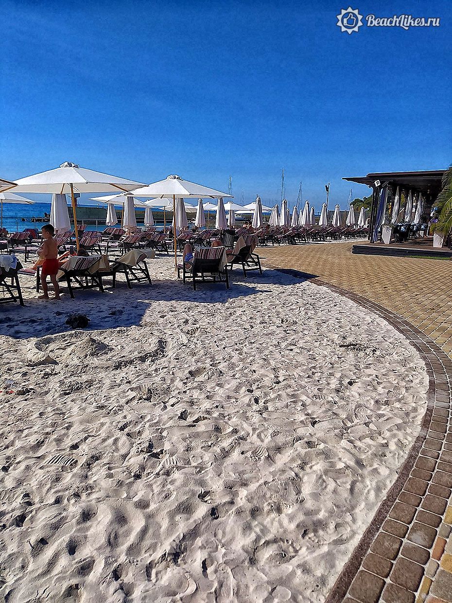 Пляж отеля Сочи Swissôtel Resort Камелия фото