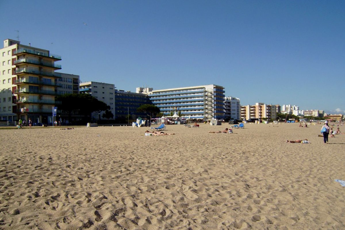 Пляж в Санта-Сусанне, Каталония, Испания