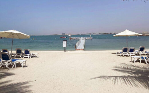 Пляж отеля Doubletree by Hilton Resort & Spa Marjan Island в эмирате Рас-эль-Хайма