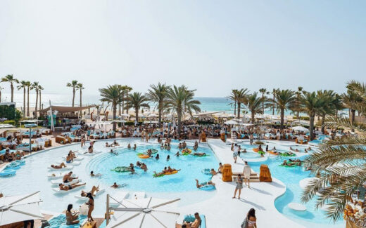Топ отелей с бич клабами для молодежного отдыха в Дубае