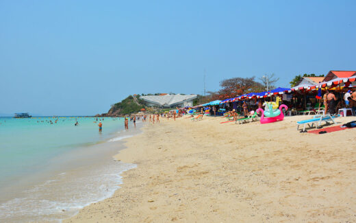 Самае пляж на острове Ко Лан в Таиланде