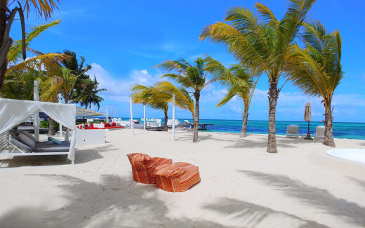 Пляж отеля LUX* South Ari Atoll Resort & Villas на Мальдивах