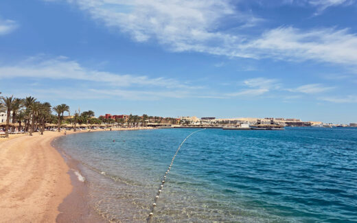 Пляж отеля Serry Beach Resort Hurghada в Хургаде