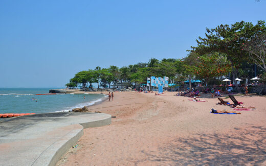 Palm beach в Паттайе рядом с отелем Garden Sea View Resort