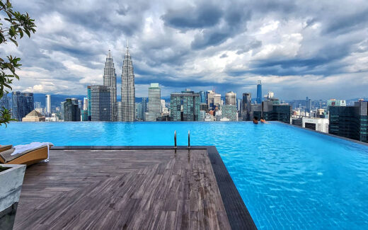 Лучшие отели с бассейном в Куала-Лумпуре, где можно покупаться и позагорать